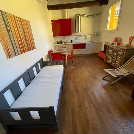 Red Appartamento Immerso Tra Le Mura Bolognesi Exterior foto