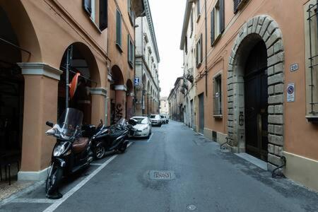 Red Appartamento Immerso Tra Le Mura Bolognesi Exterior foto