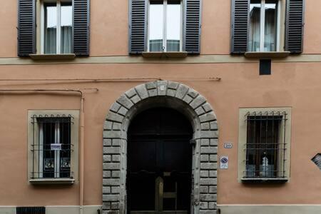 Red Appartamento Immerso Tra Le Mura Bolognesi Exterior foto